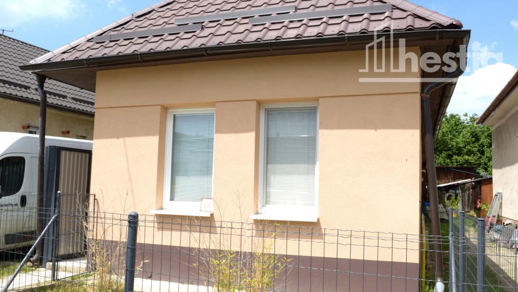 Na predaj útulný domček s veľkým pozemkom