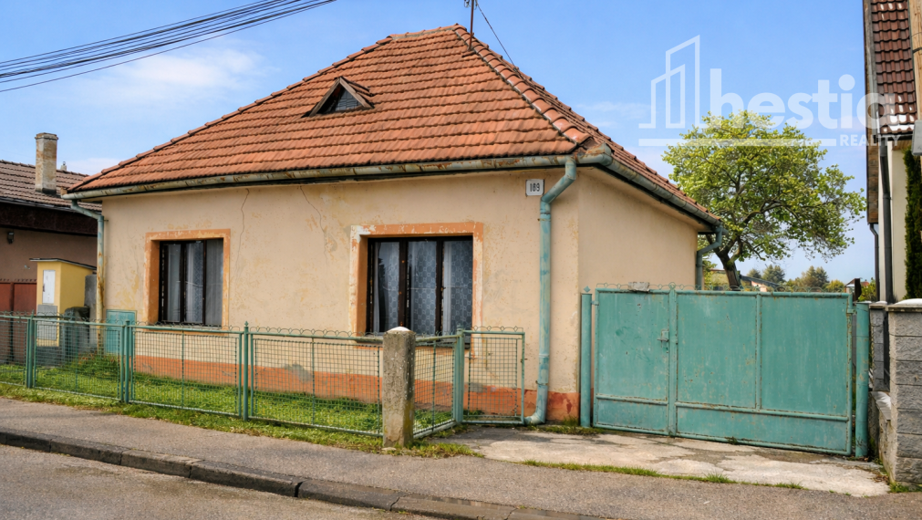 1 992 m² pozemok + rodinný dom pri Trenčíne