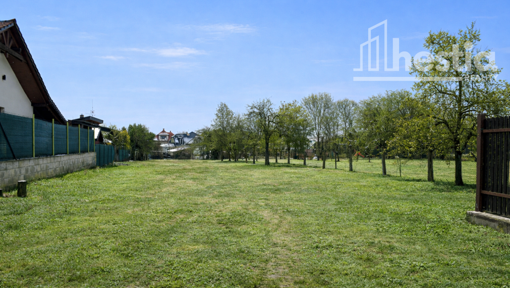 1 992 m² pozemok + rodinný dom pri Trenčíne
