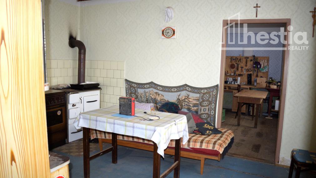 1 992 m² pozemok + rodinný dom pri Trenčíne