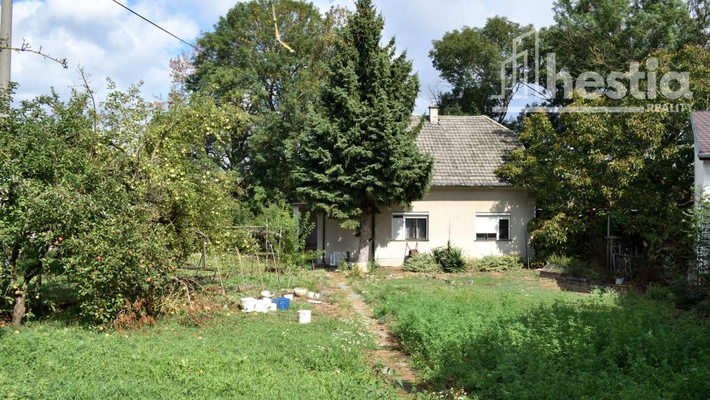 Veľký pozemok 1 322 m² – rodinný dom s potenciálom