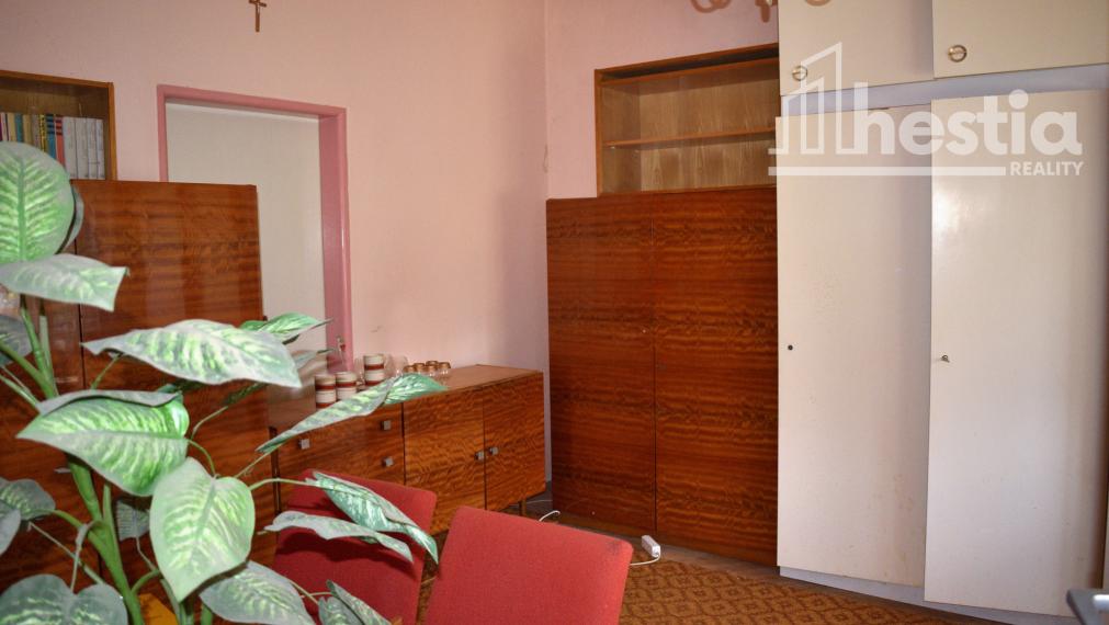 Veľký pozemok 1 322 m² – rodinný dom s potenciálom