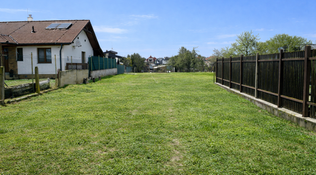 1 992 m² pozemok + rodinný dom pri Trenčíne