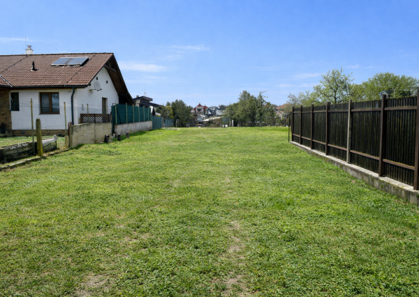 1 992 m² pozemok + rodinný dom pri Trenčíne