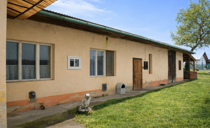 1 992 m² pozemok + rodinný dom pri Trenčíne - fotografia 3