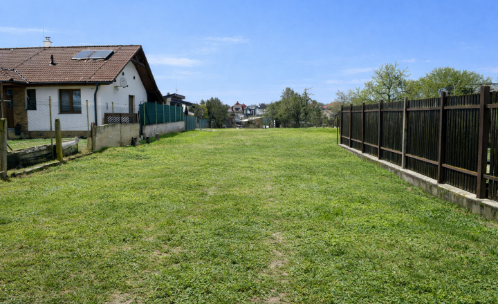 1 992 m² pozemok + rodinný dom pri Trenčíne