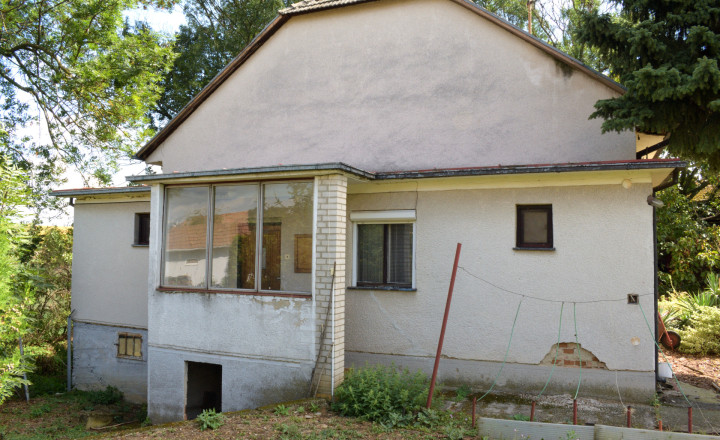 Veľký pozemok 1 322 m² – rodinný dom s potenciálom - fotografia 4