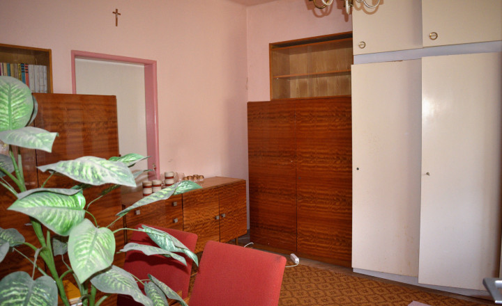 Veľký pozemok 1 322 m² – rodinný dom s potenciálom - fotografia 6